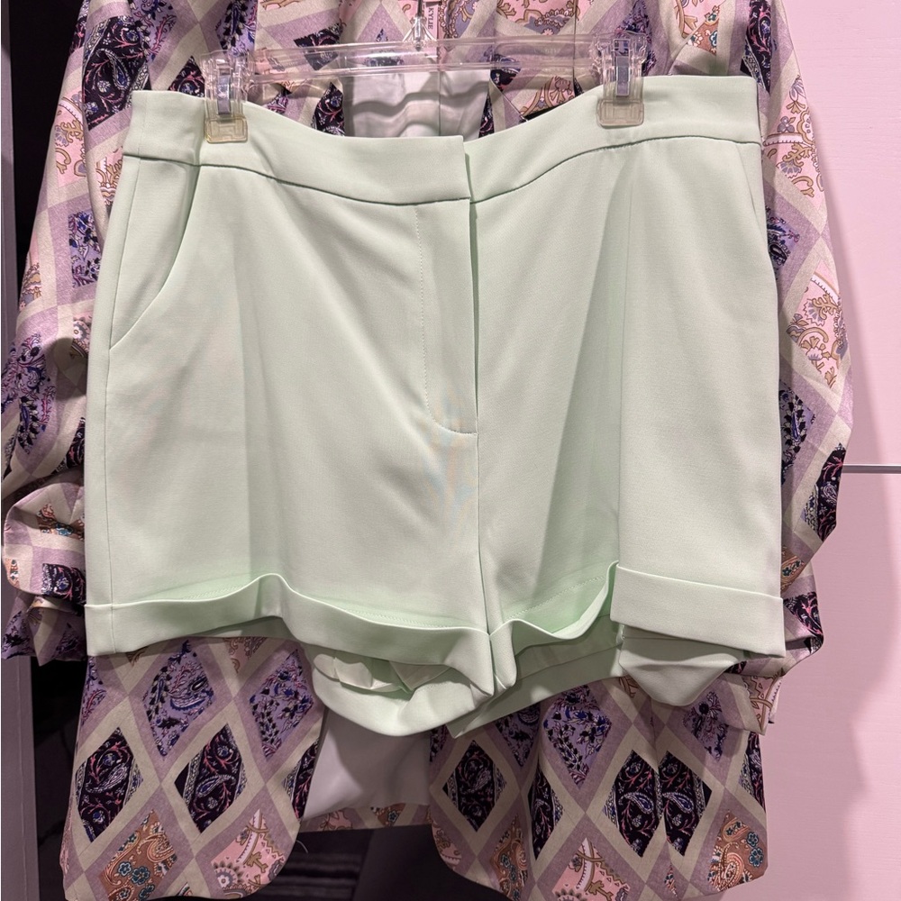 NEW Cinq à Sept Elaine Crepe Shorts Green Papaya
